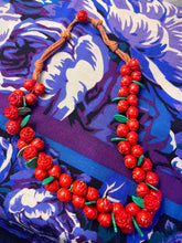 Hazy Dayz 50s Plastic Rose Necklace