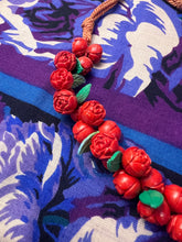 Hazy Dayz 50s Plastic Rose Necklace